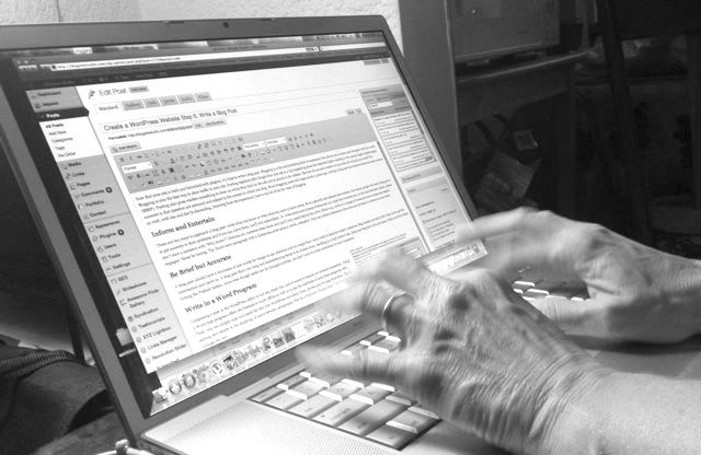 writing blogging BW, blogsitestudio.com